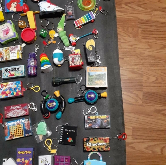 HUGE Basic Fun Keyring/Keychain Kit! - Picture 12 of 16